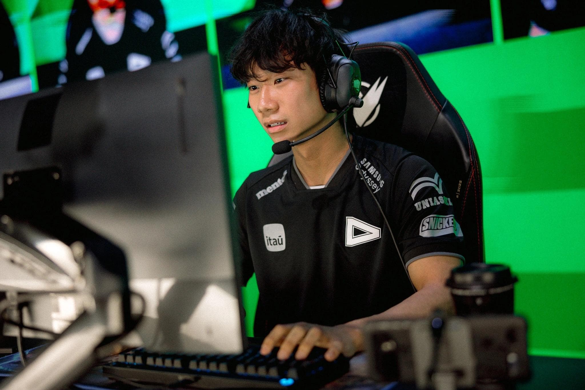 Article background image