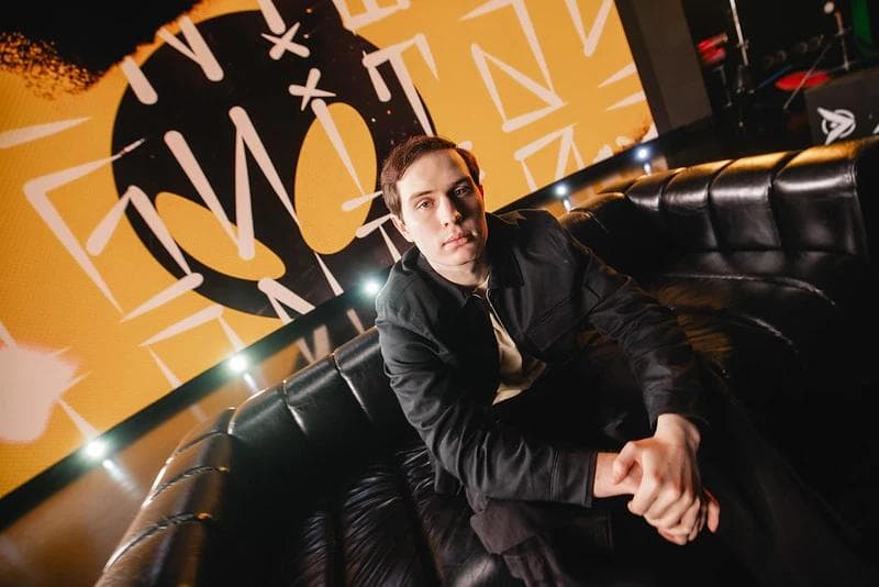 Article background image