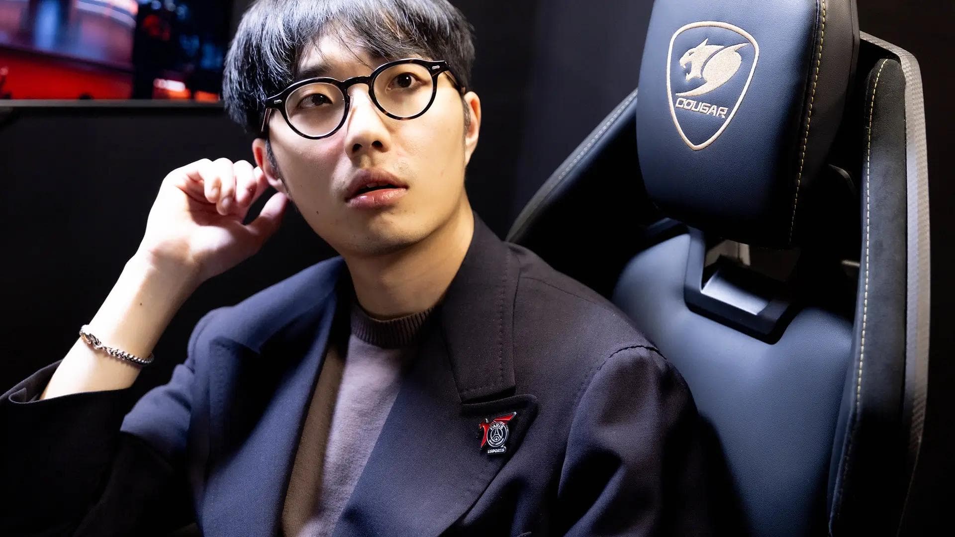 Article background image