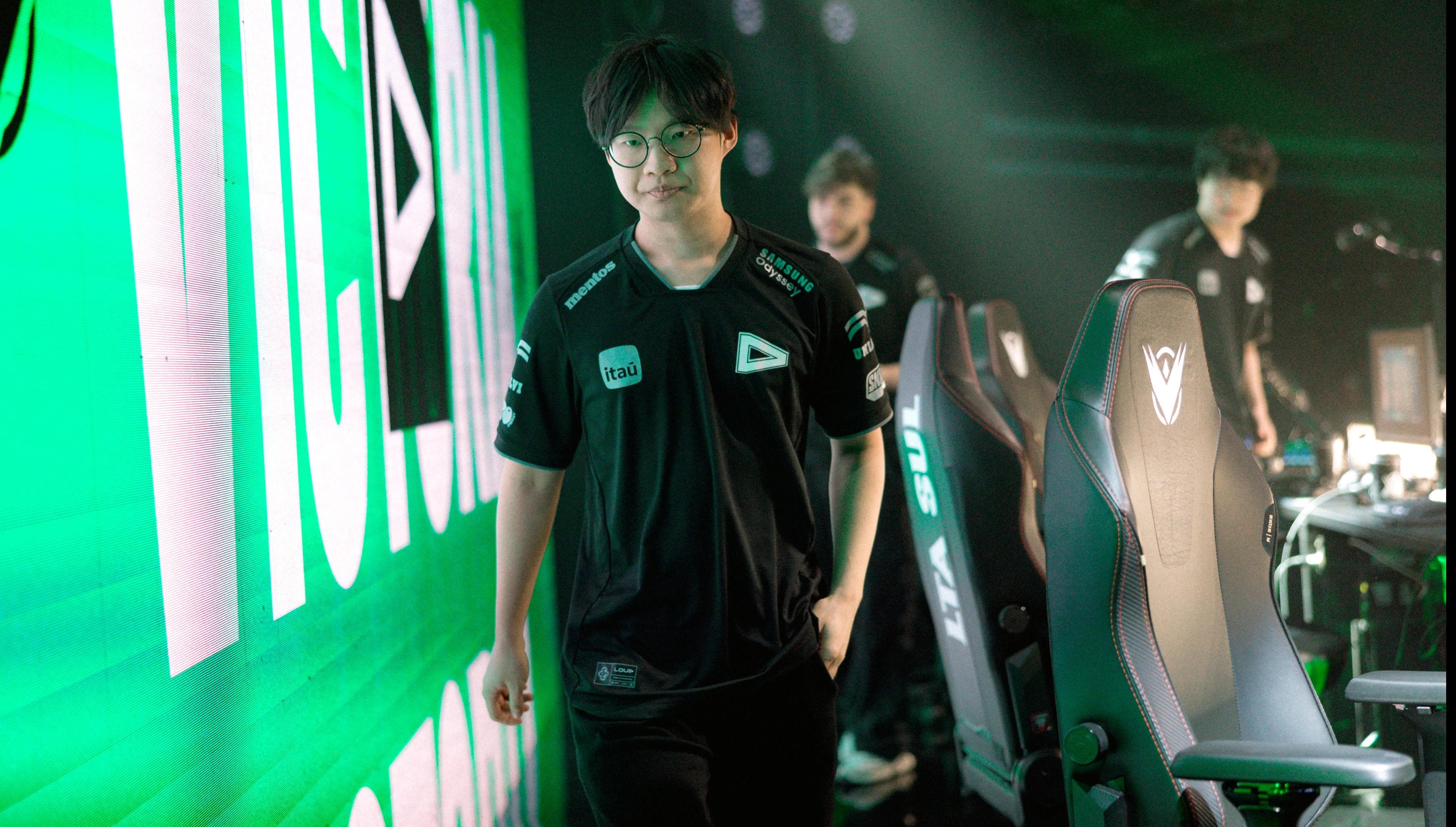 Article background image