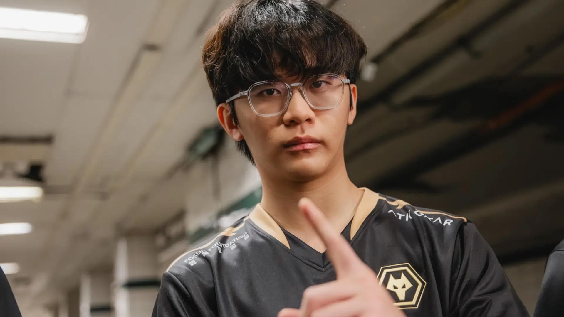 Article background image