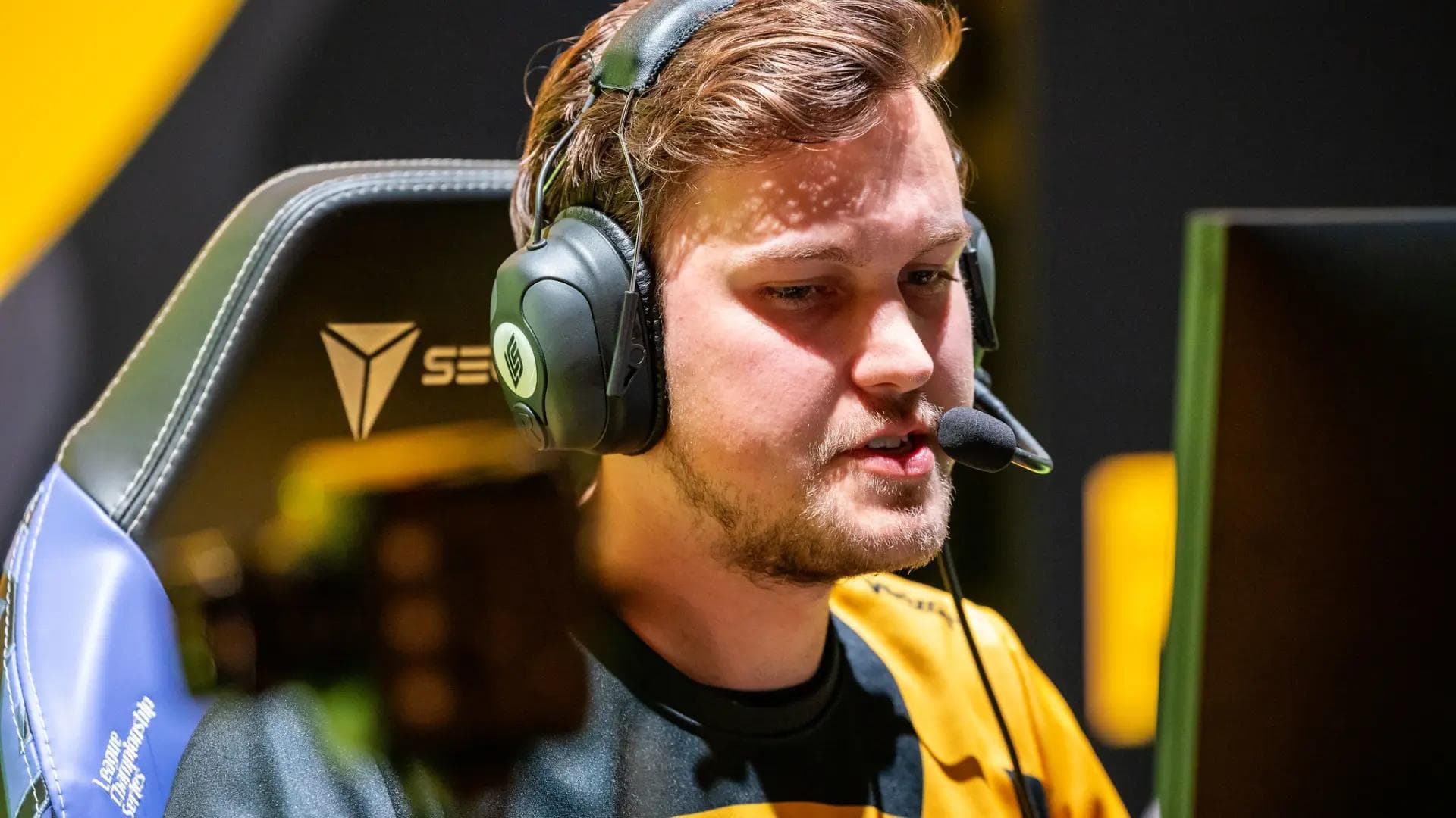 Article background image