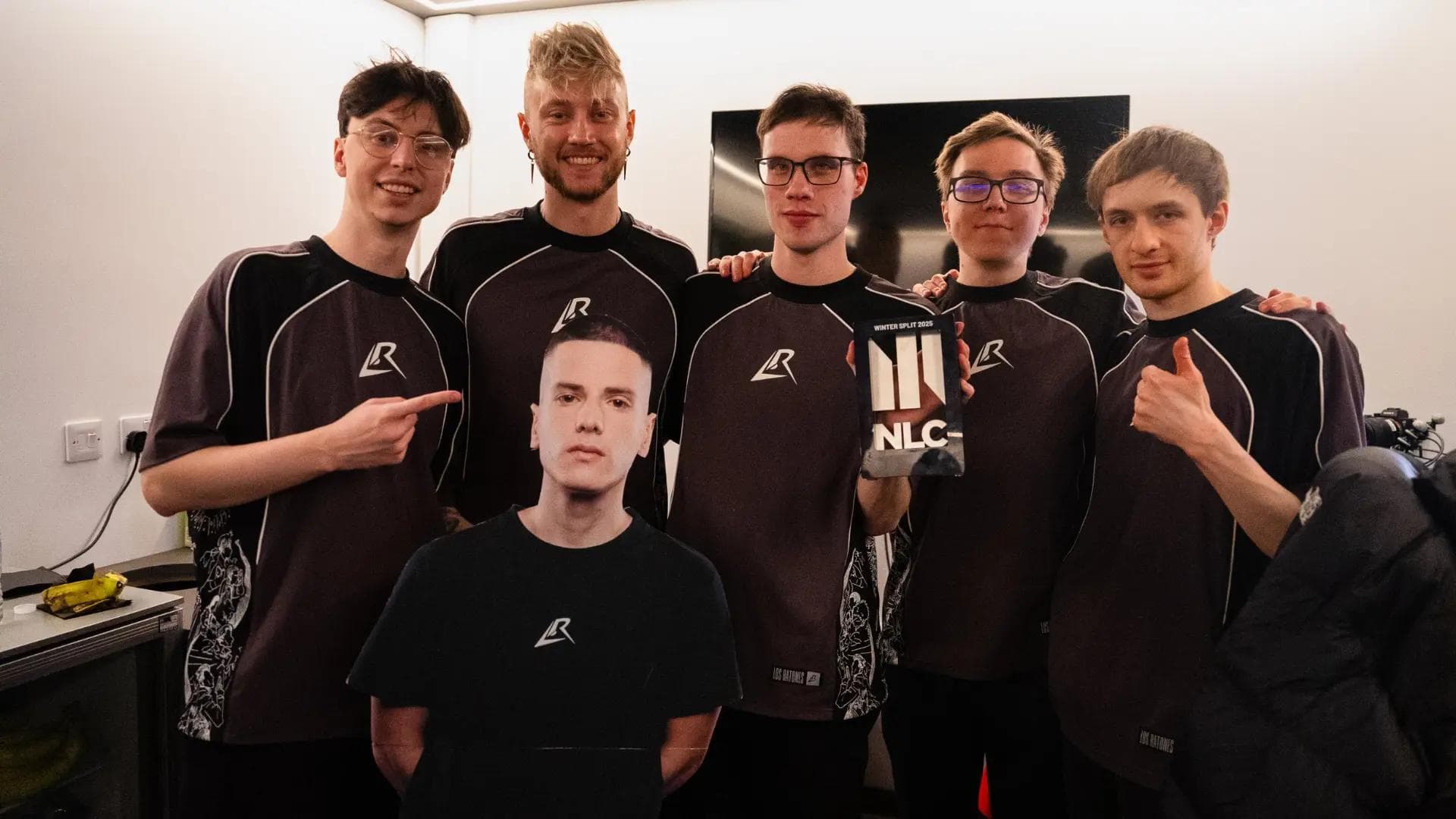 Article background image