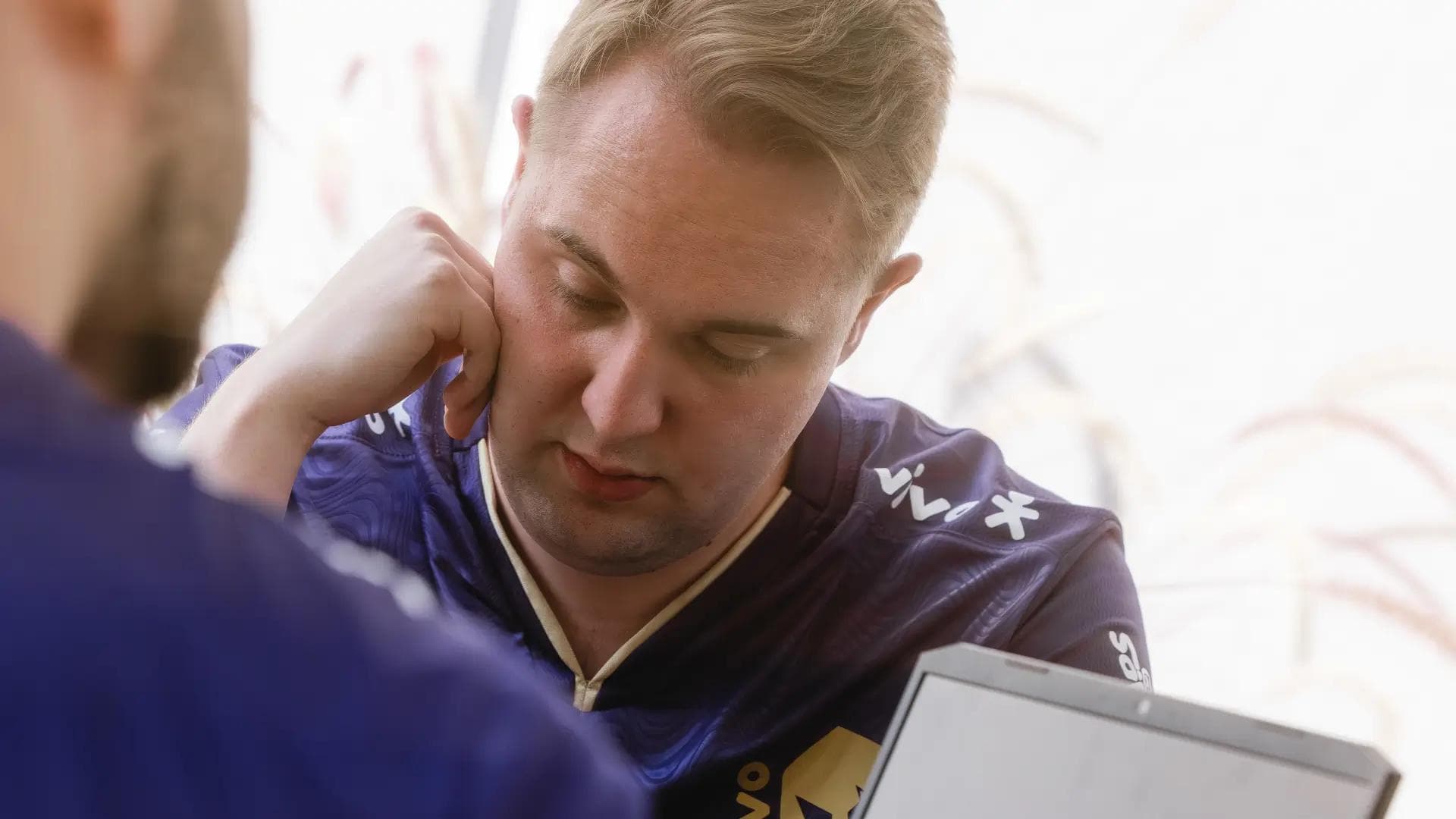 Article background image