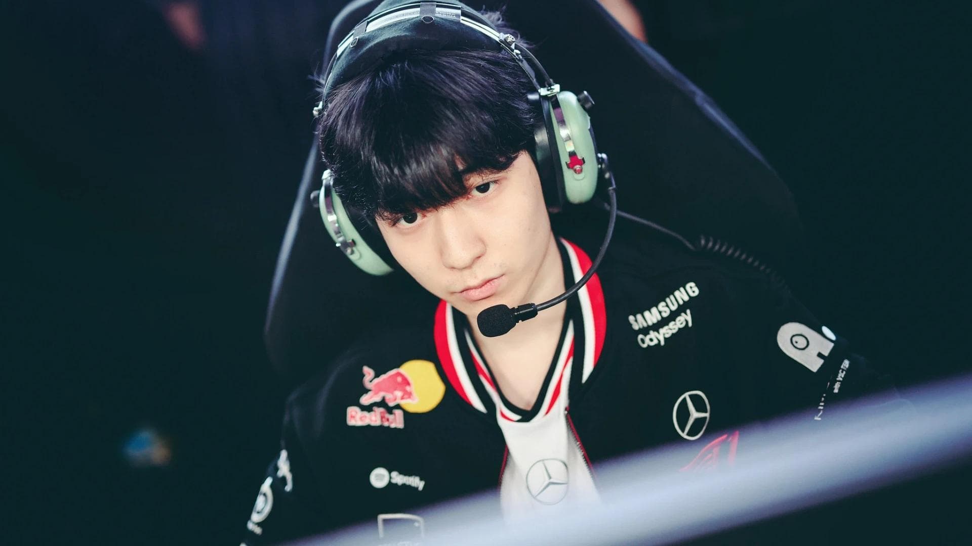 Article background image